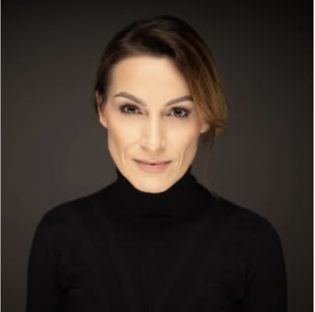 Justyna Bucknall-Hołyńska, psycholog